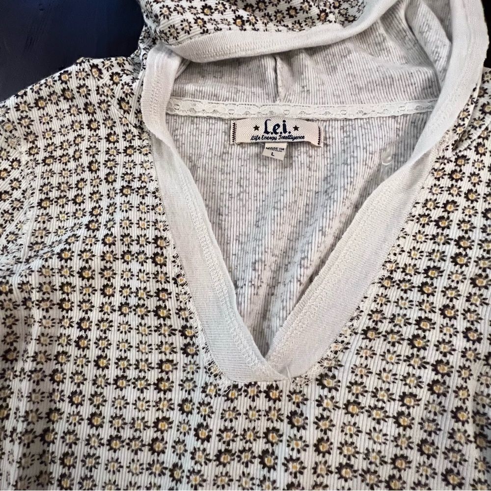 L.e.i. Hoodie Kangaroo Pockets with Lace Girls size Large. - Picture 3 of 5